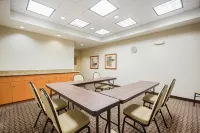 Candlewood Suites Pittsburgh-Cranberry Các khách sạn ở Cranberry Township