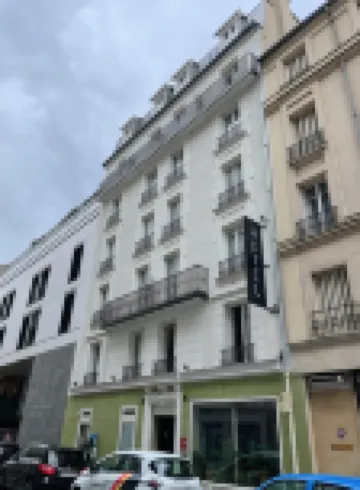 Hôtel de La Paix Các khách sạn gần Tháp Eiffel