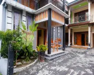 Wisma Giri Mulyo B Near Grojogan Sewu Mitra RedDoorz