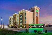 La Quinta Inn & Suites by Wyndham Springfield IL Hotels near Lake Springfield