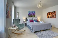 D&A Amphitheatre Apartments with Free Parking