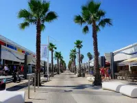 Vias Mobil-home Neuf Avec Terrasse, Clim Camping LA Carabasse 4 Hotels in Vias