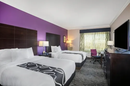 La Quinta Inn & Suites by Wyndham Houston - Magnolia - Pet friendly