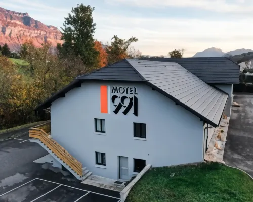 Motel 991 勒·維威恩斯·杜·拉克酒店