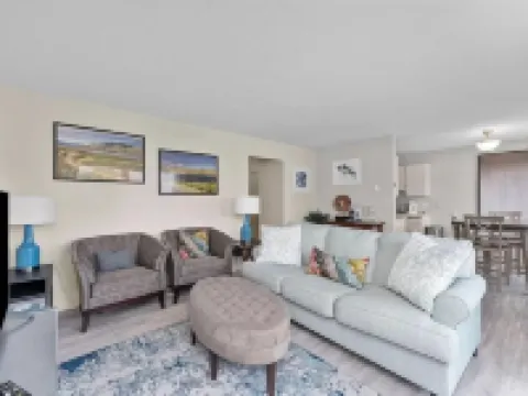 Beautiful views of Lake Chelan, scenic getaway close to downtown and Slidewaters Hotels in Chelan