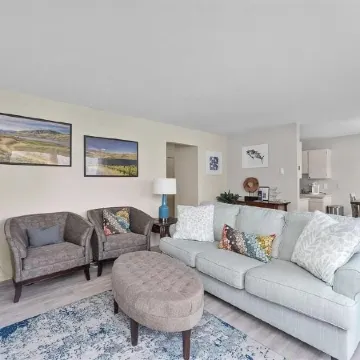 Beautiful views of Lake Chelan, scenic getaway close to downtown and Slidewaters