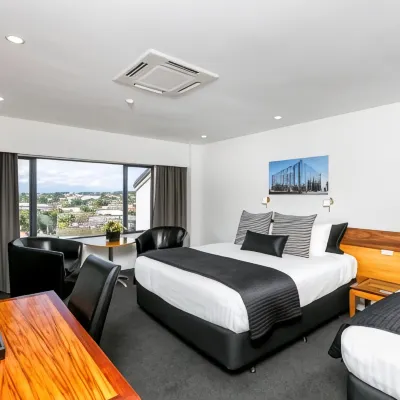 Plymouth International Hotels near Brooklands Zoo