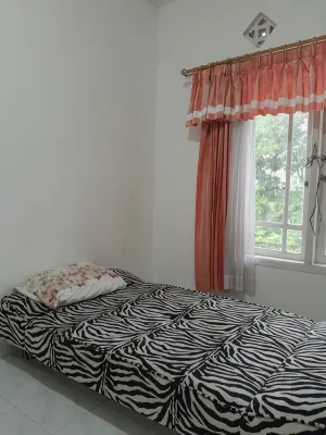 Vila 3 Bedroom Green Apple Aamaleeq Hotel di Sindangjaya