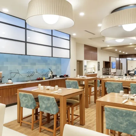 Hilton Garden Inn Tampa - Wesley Chapel Отели рядом с достопримечательностью «Costco Wholesale»