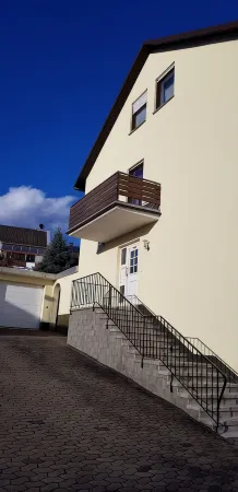 Gepflegte Dachgeschosswohnung im 2-familienhaus in Ruhiger Wohnlage