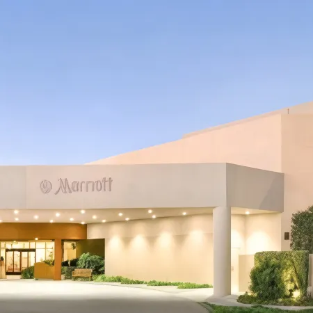 Ventura Beach Marriott Отели рядом с достопримечательностью «Эмма Вуд Стейт Бич»