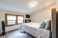 Portage Lakes Escape - 5 Bedroom Lakefront Home