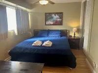 Entire 2 Bedroom Condo, King Bed, FREE Parking, Sleeps 6, Walk to Waikiki Beach