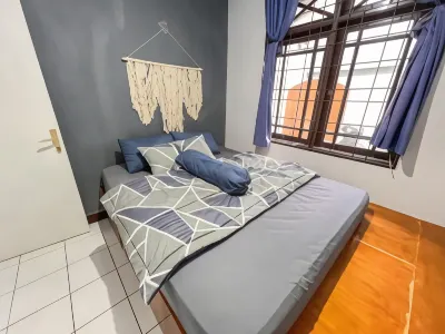 Villa Doi Puncak 2BR With Private Pool & Karoeke Hotels in Sindanglaya