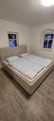 Vacation apartment in historic farmhouse with modern renovation. Hotels in Dahlen