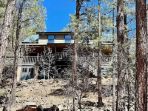 2 King 1 Queen Hot Tub  3-Bedroom Cabin in Groom Creek