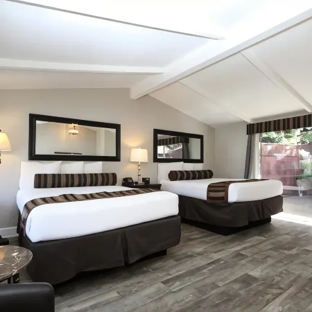 Monterey Peninsula Inn Отели рядом с достопримечательностью «Парк Лаверс-Пойнт»