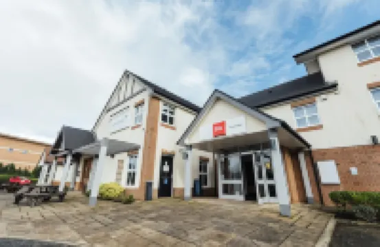 宜必思科爾雷恩河畔酒店 酒店