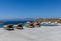 Muro Suites - Condos
