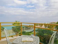 Santa Beach Hotel