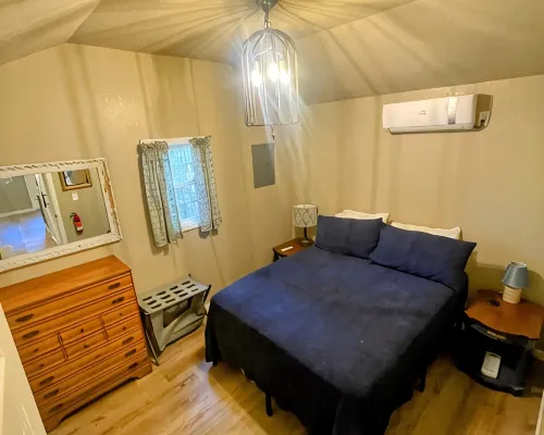 Fox Kit Cabin Hotels in Bosque County