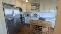 Garden Creek Retreat - Remodeled Home with Luxury Furnishings