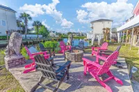 Flamingo Chalet: Newly Remodeled with Fire Pit - Wifi