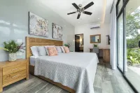 5-Bedroom Villa in Guard Gated Beachfront Community, Tamarindo/Langosta w/ Xtras - Gym