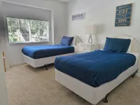 Magnificent Lake View - Spacious 5-bdrm Pool Home - Close to Disney - Scenic