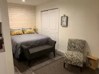 Cozy Carriage House - studio in serene Arvada with WiFi, AC