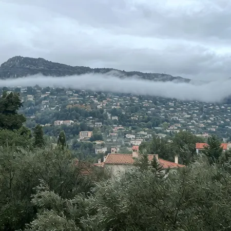 Charming apartment in Vence - Spectacular view, sunny, quiet, close to everything Отели в г. Ванс