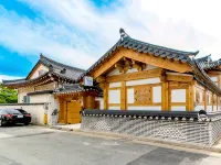 Gyeongju Nuribom Hanok Stay Отели рядом с достопримечательностью «Комплекс Сансонджан»