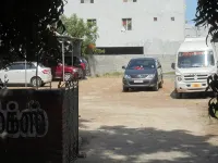 Hare Rama Hare Krishna - Eesha Hotel - 주차장