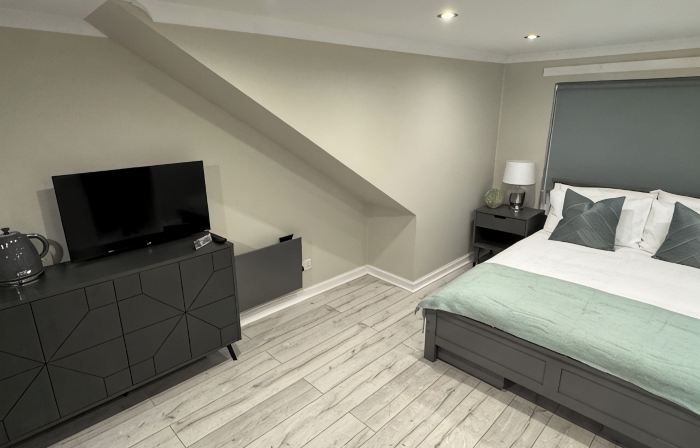 Newly Renovated Room With Private Bathroom - Sleeps 3 - 2 Beds