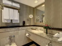 The Whitehall Hotel, BW Premier Collection Hotels near Second City