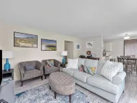 Beautiful views of Lake Chelan, scenic getaway close to downtown and Slidewaters Hotels in Chelan