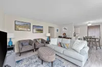 Beautiful views of Lake Chelan, scenic getaway close to downtown and Slidewaters