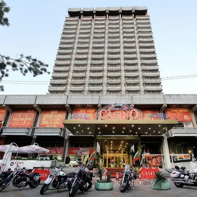 Hotel Cherno More Hoteles cerca de Teatro de verano