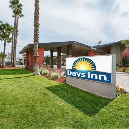 Days Inn & Suites by Wyndham Lodi