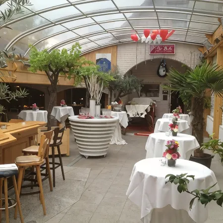 Hotel & Restaurant Bei Baki Отели в г. Зенде
