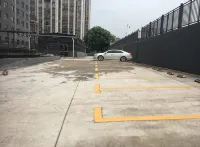 Vienna Hotel (Ganzhou Railway Station Wanda Plaza Branch) - Bãi đậu xe