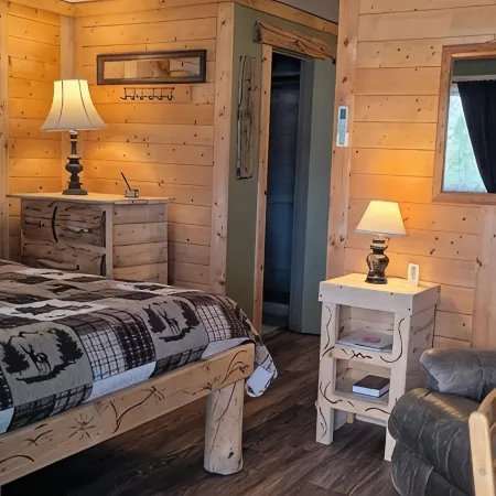 Unit 2: King Bed Suite with Full Kitchen at the Cedaredge Lodge