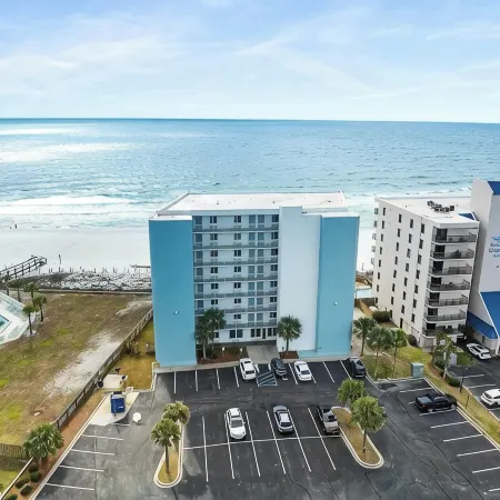 STUNNING 4TH FLOOR GULF FRONT CORNER UNIT with bunk beds