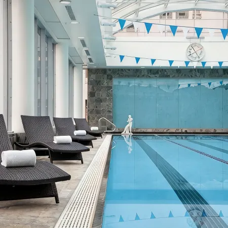 Auberge Vancouver Hotel