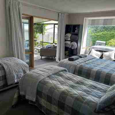 Large Sunny Holiday Home Rooms