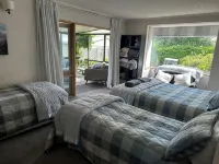 Large Sunny Holiday Home - جاكوزي
