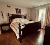 Rustic Luxe 4BR 2.5 Bath 1.5 Acres,  in Heart of Brighton – Entire Spacious Home - Homestays