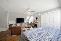 Quaint Neighborhood / Close to Beaches