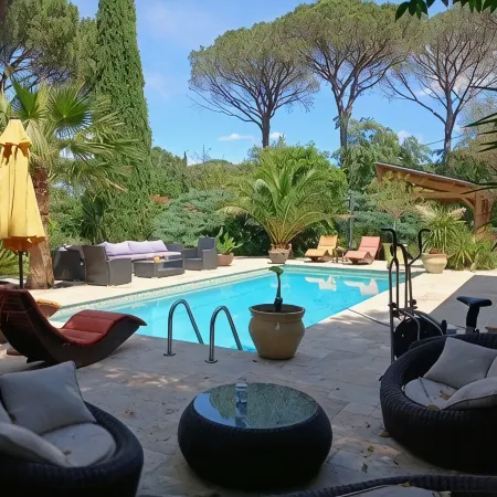 Superb villa with pool, 3 bedrooms, 2 bathrooms, large living room.......