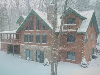 You’ve Found Paradise With this  Spacious Log Cabin on Keuka Lake - - con encanto